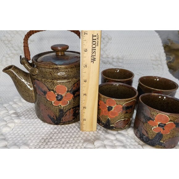 Japanese teapot bamboo handle and four cups, Handpainted floral motif - Picture 2 of 10